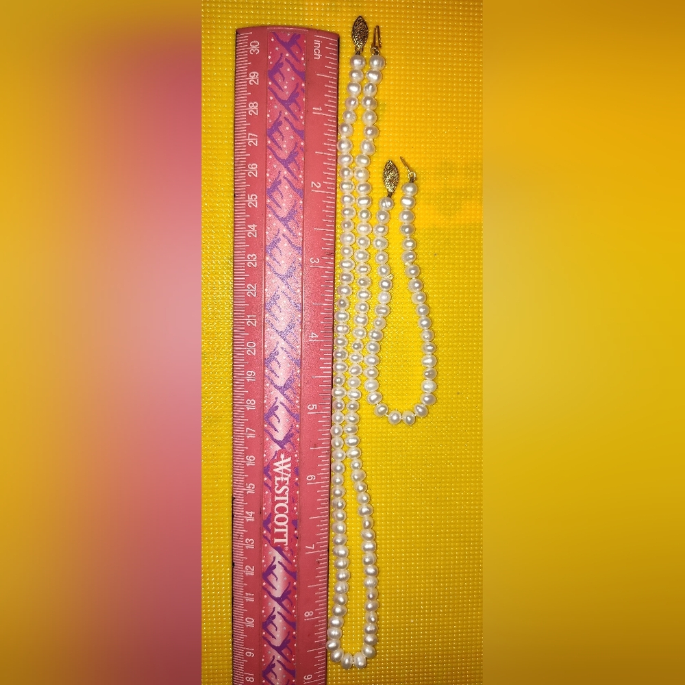 Pearl necklace and bracelet set